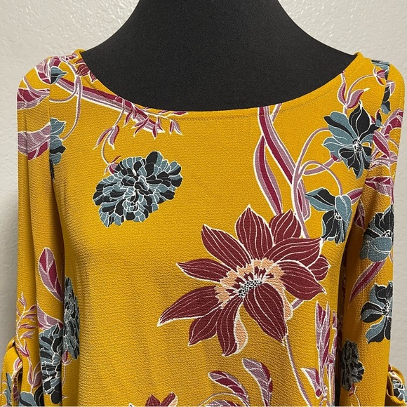 Shyanne Yellow Floral Open Shoulders Boho Western Top Size XS - Picture 2 of 6